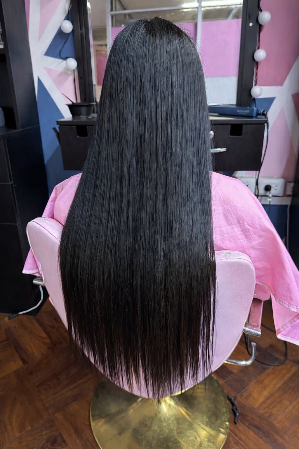 Cabello largo y liso después de un tratamiento