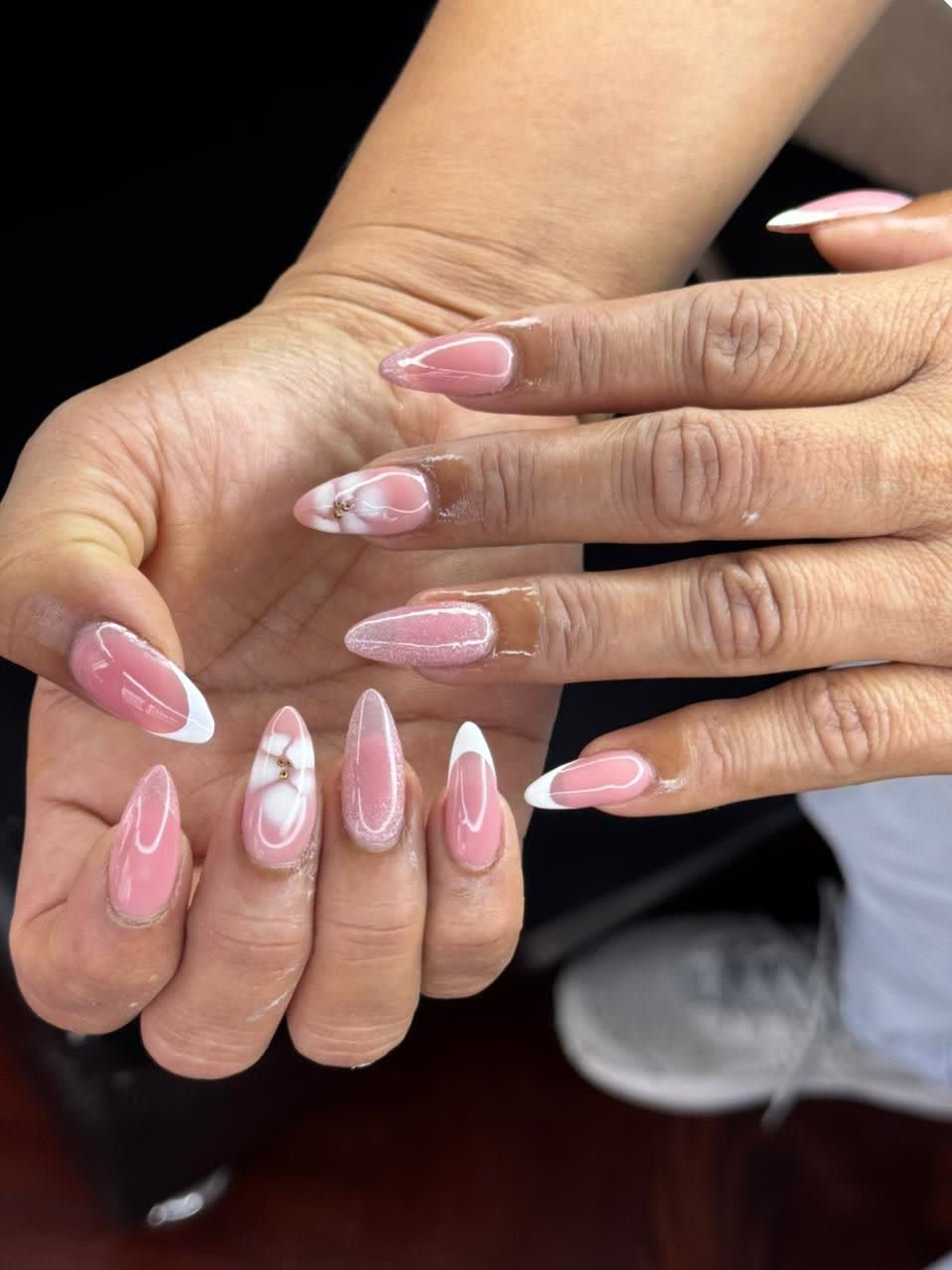 Uñas rosadas con diseño