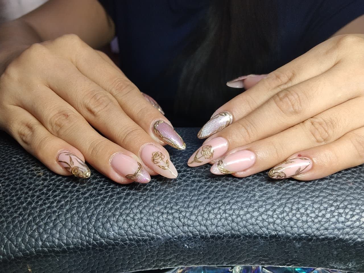 Uñas con diseño a mano alzada