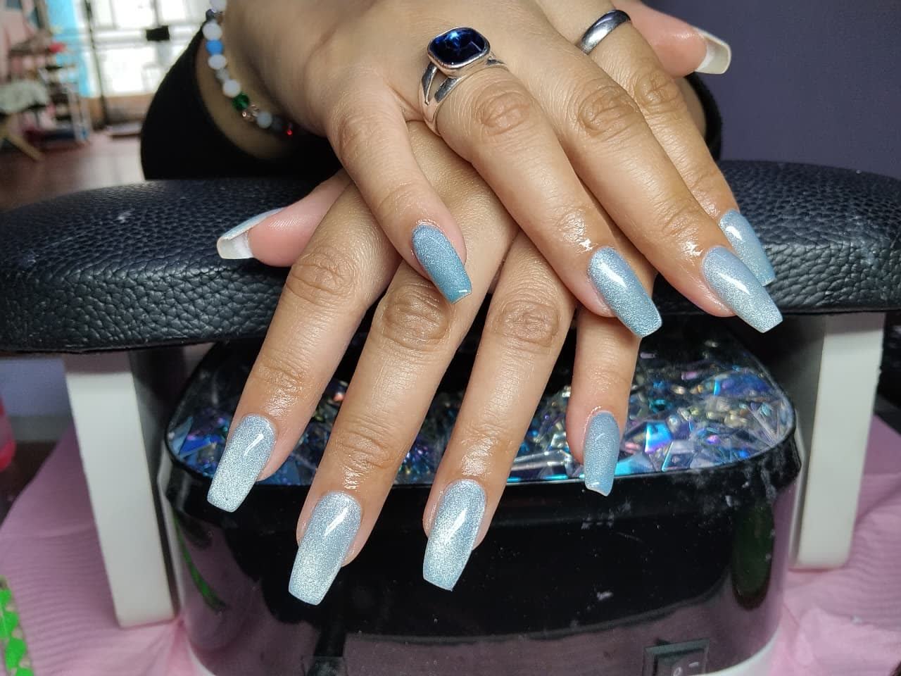 Uñas celestes color entero